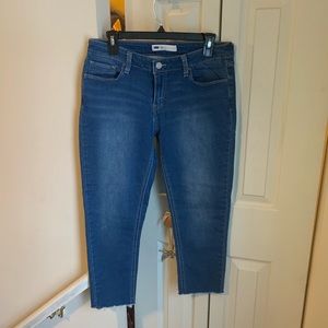 Levi skinny raw hem stretch jeans size 31